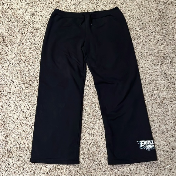 ❤️VINTAGE❤️ size small NFL Philadelphia Eagles sweatpants w/ logo on bottom side - Picture 2 of 4